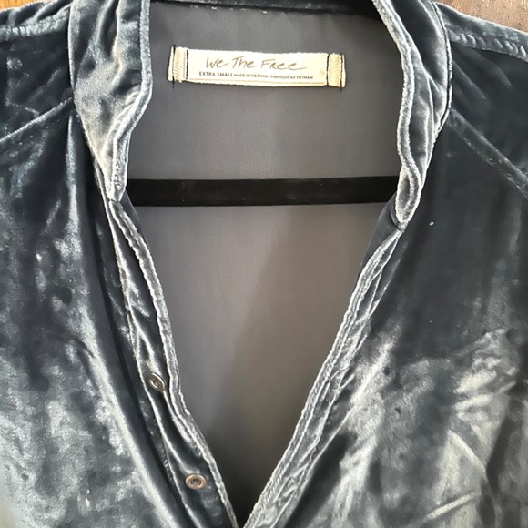 We The Free Summer Daydream Velvet Buttondown - Picture 4 of 6